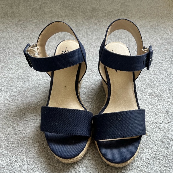 Life Stride Shoes - Life Stride Women’s Wedge Sandals in navy size 5